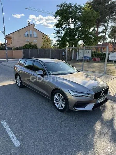 Usado Volvo V60 Momentum 190 CV (139 kW) 2019 Beige Familiar