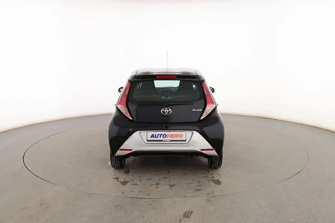 Usado Toyota Aygo X-clusiv 70 CV (51 kW) 2015 Negro Utilitario