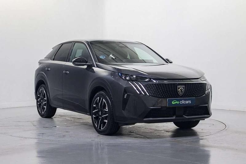 Usado Peugeot 3008 Allure 136 CV (100 kW) 2024 Gris SUV