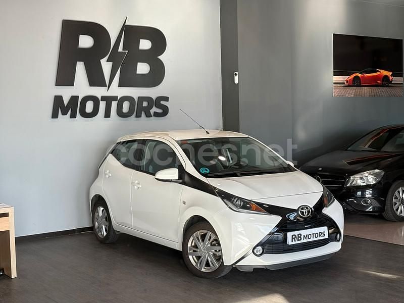 Blanco Usado 2016 Toyota Aygo X-play Utilitario | 8990 € (Precio justo) - Imagen 1/4
