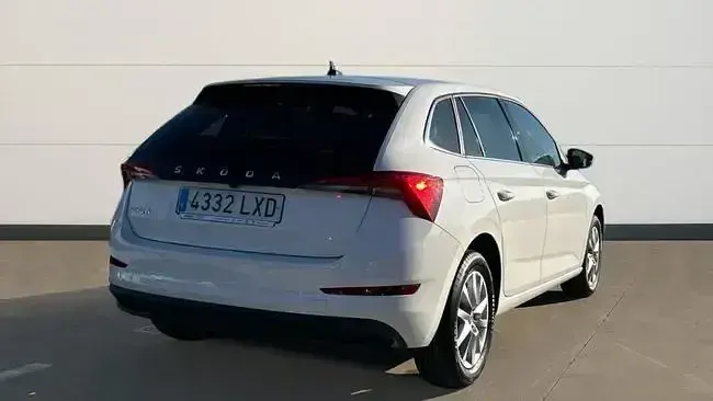 Usado Skoda Scala 95 CV (69 kW) 2022 Blanco Utilitario