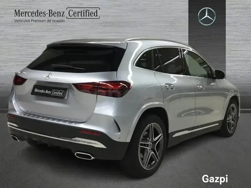 Usado Mercedes GLA200 163 CV (119 kW) 2025 Gris / plata SUV