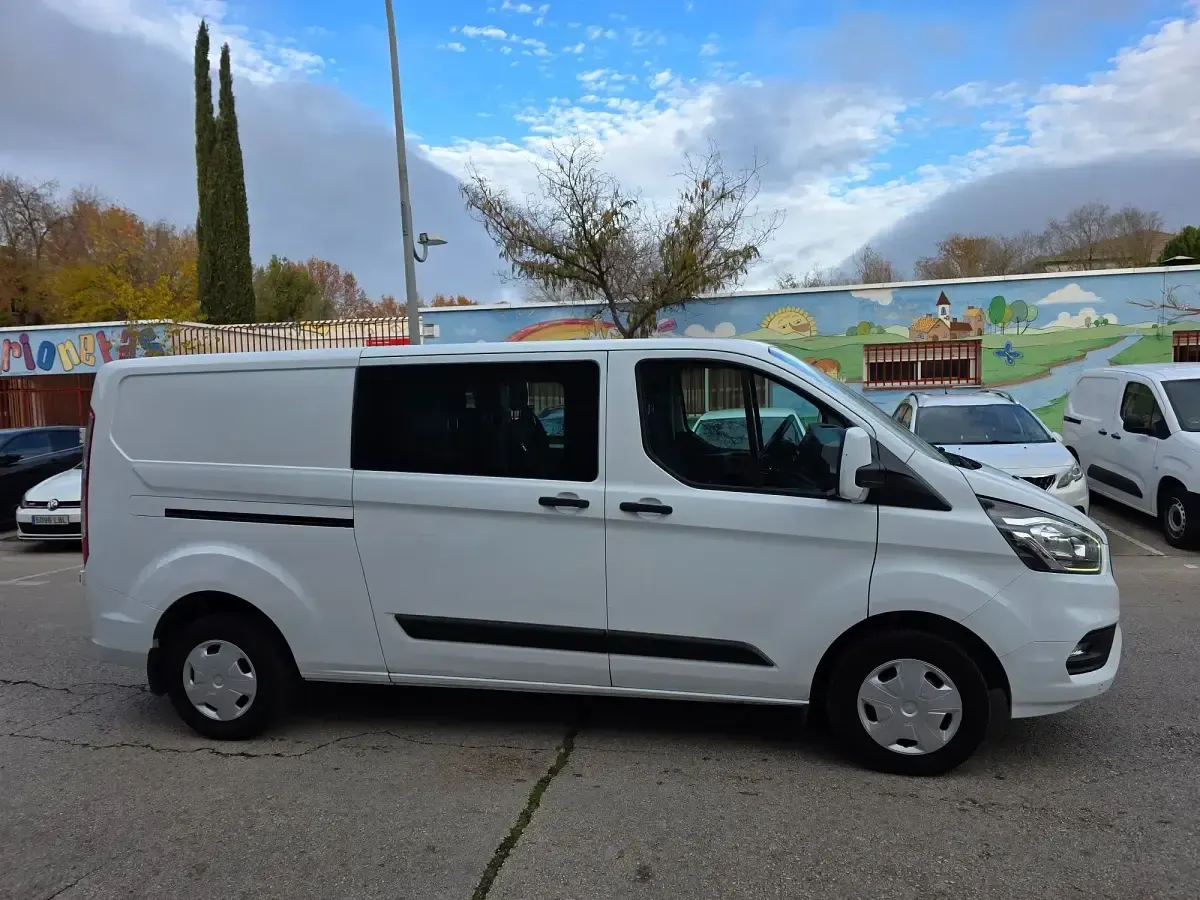 Usado Ford Transit Custom Trend 130 CV (95 kW) 2018 Blanco Berlina