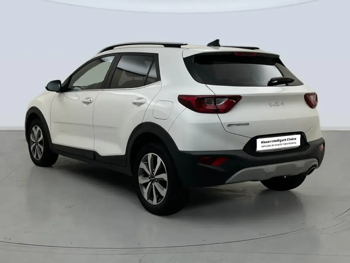 Usado Kia Stonic 84 CV (61 kW) 2022 Blanco SUV