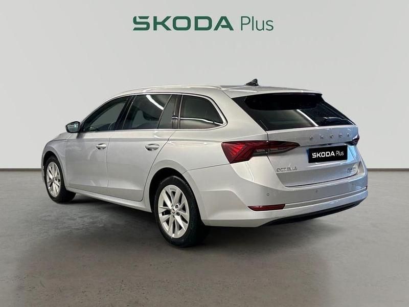 Usado Skoda Octavia Style 150 CV (110 kW) 2020 Gris plata Familiar