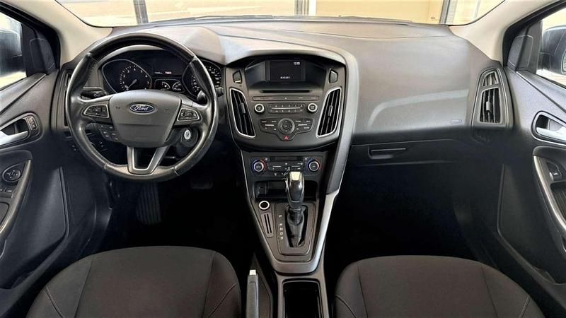 Usado Ford Focus Trend 125 CV (91 kW) 2017 Gris Utilitario