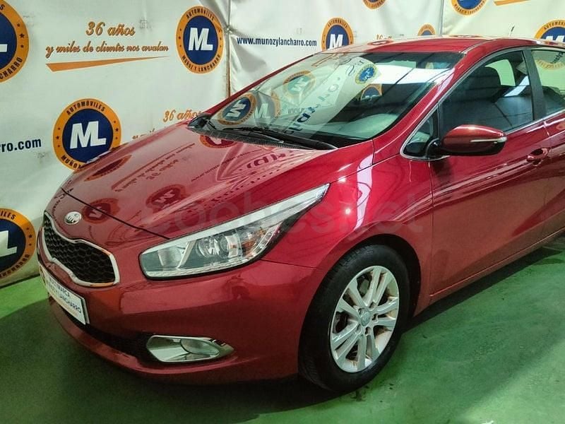 Używany Kia Ceed 100 KM (73 kW) 2013 Czerwony Hatchback