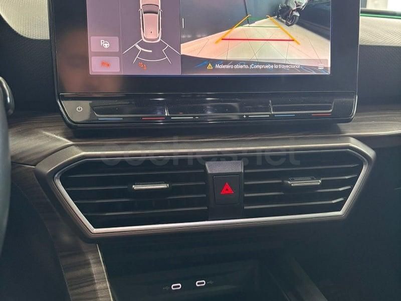 Usado Seat Leon XCELLENCE 150 HP (110 kW) 2021 Branco Sedan