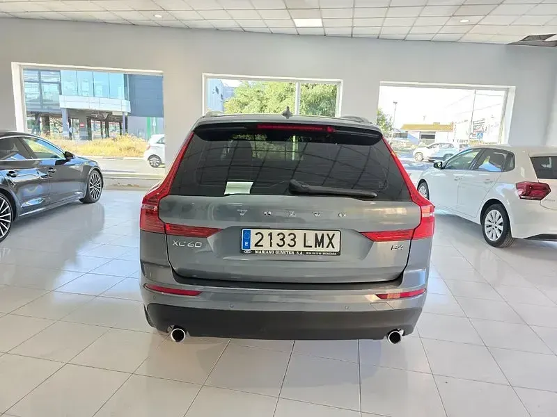 Usado Volvo XC60 Momentum 197 CV (144 kW) 2021 Gris / plata SUV