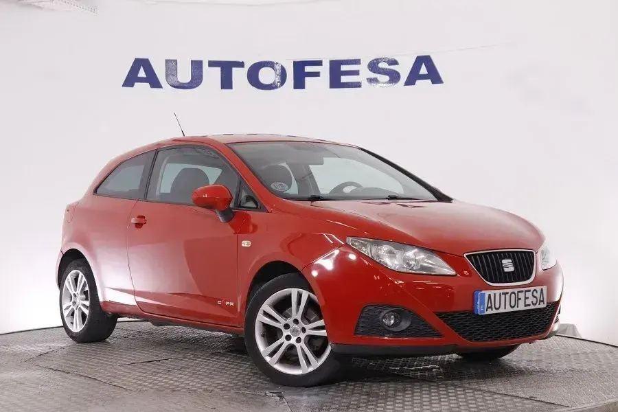 Usado Seat Ibiza 75 CV (55 kW) 2012 Rojo Utilitario