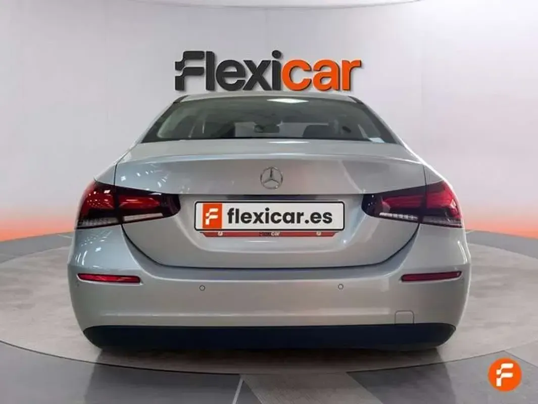 Usado Mercedes A180 116 CV (85 kW) 2020 Gris Berlina