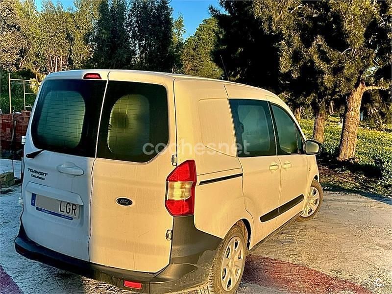 Usado Ford Tourneo Courier Ambiente 75 CV (55 kW) 2020 Blanco Monovolumen