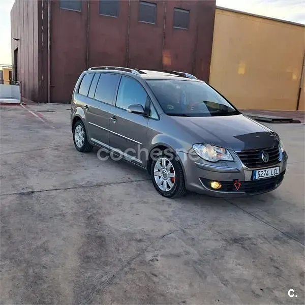 Usado VW Touran Highline 140 CV (102 kW) 2007 Beige Monovolumen