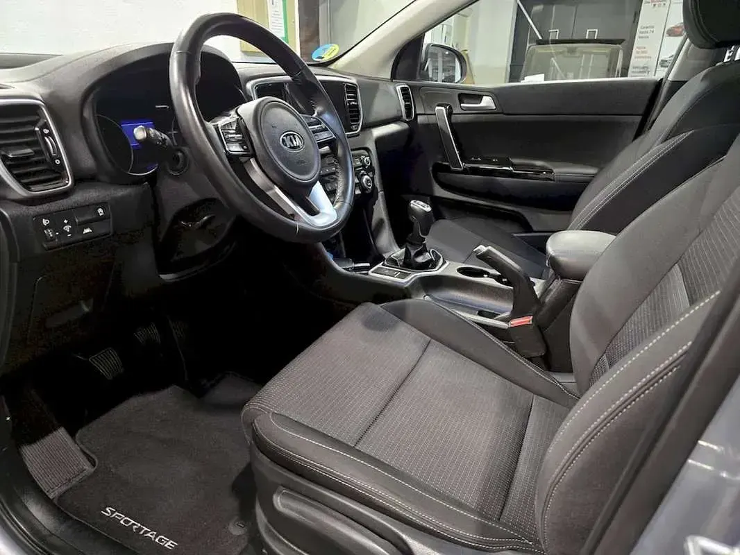 Usado Kia Sportage 136 CV (100 kW) 2022 Plateado SUV