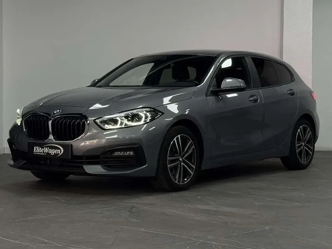 Usado BMW 118 Comfort Edition 150 CV (110 kW) 2022 Gris / plata Berlina