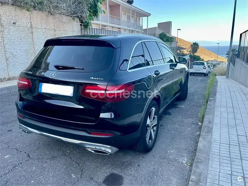 Używany Mercedes GLC220 Exclusive 170 KM (125 kW) 2017 Czarny SUV
