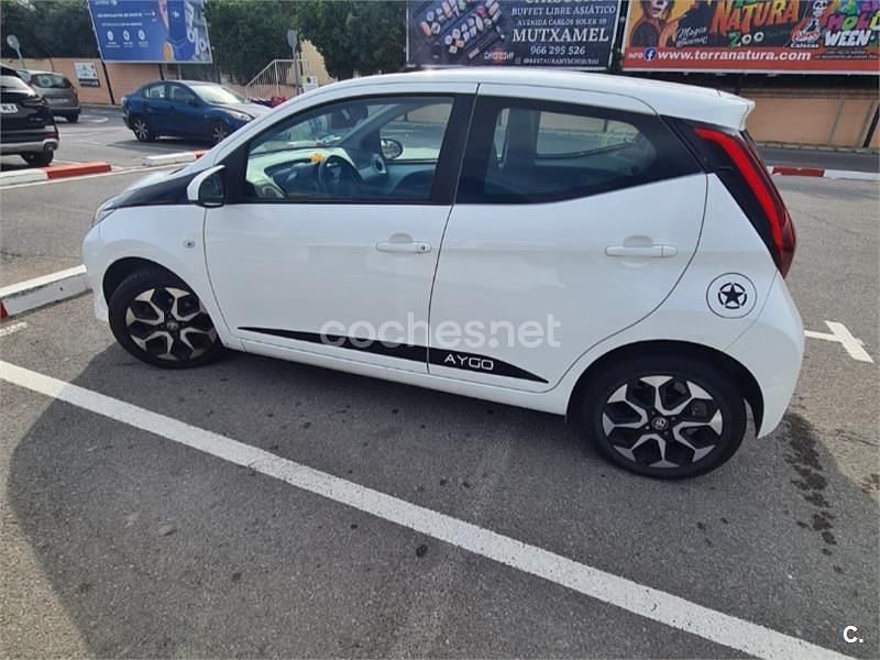 Usado Toyota Aygo X-cite 72 CV (52 kW) 2021 Blanco Utilitario