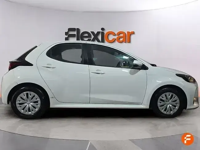 Usado Toyota Yaris Advance 72 CV (52 kW) 2023 Blanco Utilitario