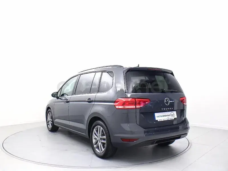 Usado VW Touran 150 CV (110 kW) 2025 Gris / plata Monovolumen