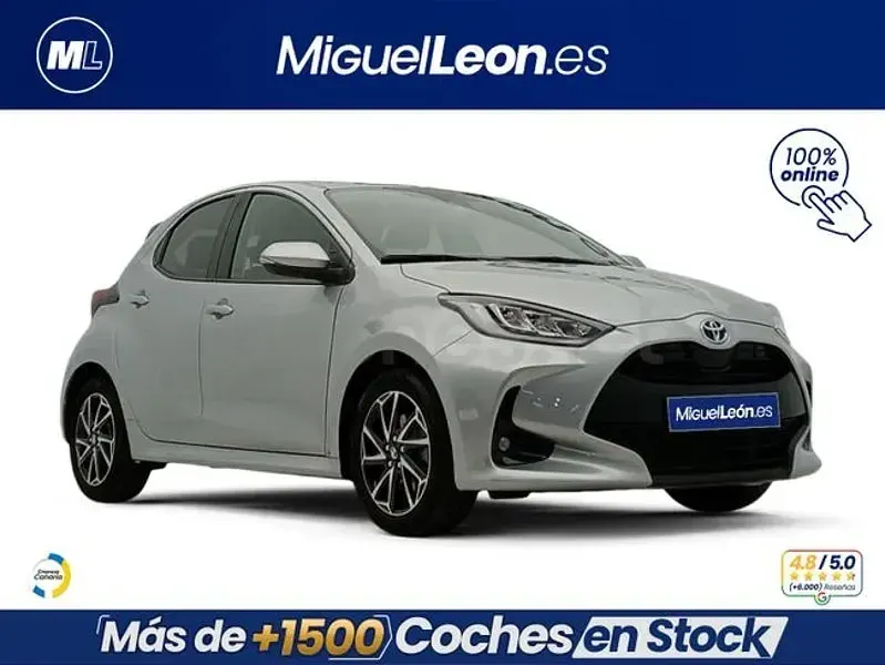 Usado Toyota Yaris Hybrid Active 116 CV (85 kW) 2023 Gris / plata Berlina
