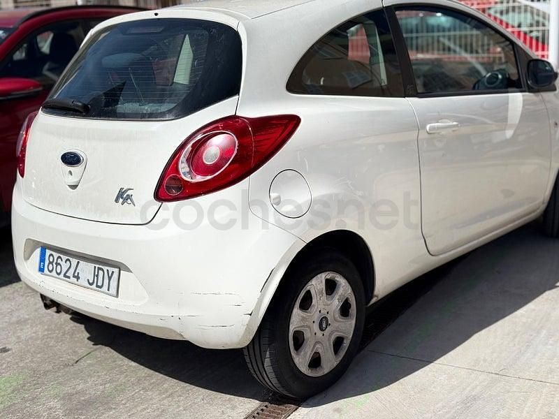 Usado Ford Ka Trend 69 CV (50 kW) 2015 Blanco Berlina