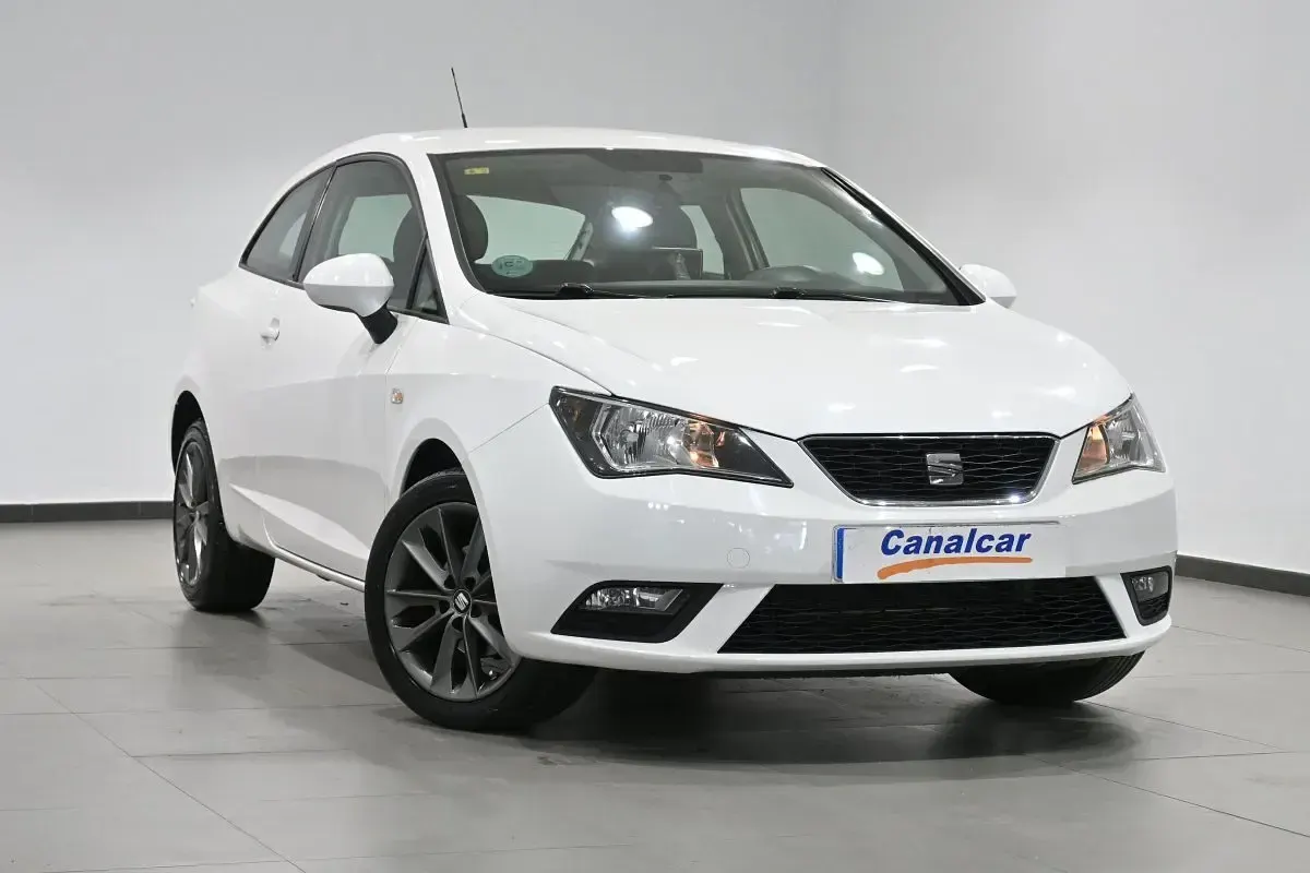 Usado Seat Ibiza SC FR 105 CV (77 kW) 2014 Blanco Utilitario