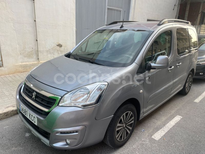 Gris / plata Usado 2017 Peugeot Traveller Active Monovolumen | 11.999 € - Imagen 1/4