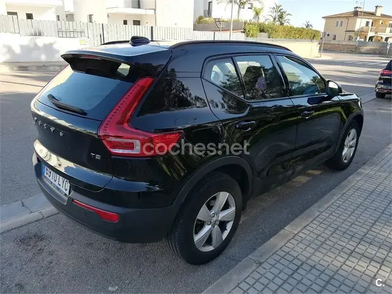 Usado Volvo XC40 Momentum 129 CV (94 kW) 2022 Negro SUV