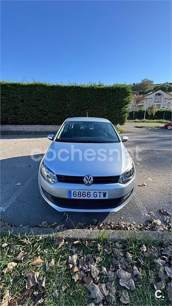 Gris / plata Usado 2010 VW Polo Advance Berlina | 6800 € (Precio justo) - Imagen 1/4