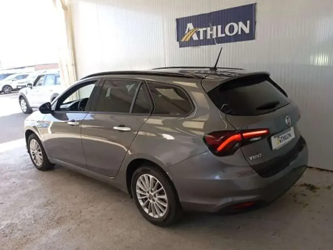 Usado Fiat Tipo Life 95 CV (69 kW) 2022 Gris Familiar
