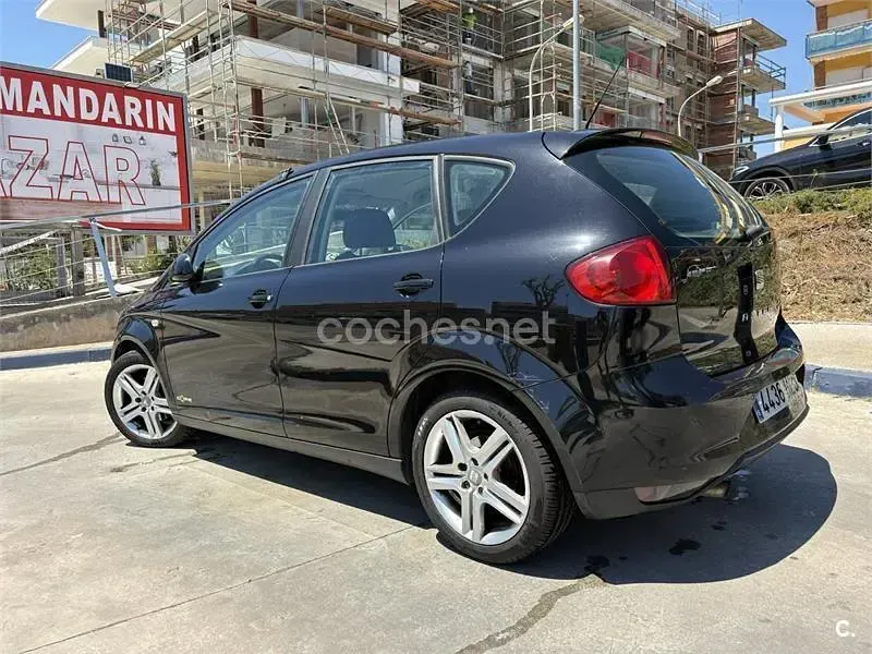 Usado Seat Altea Style 105 CV (77 kW) 2012 Negro Monovolumen