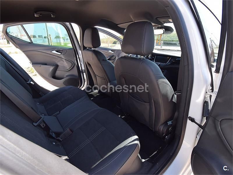 Begagnad Opel Astra Business 136 HK (100 kW) 2018 Vit Sedan
