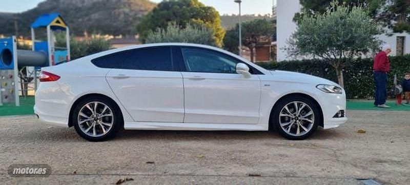 Usado Ford Mondeo ST-Line 150 CV (110 kW) 2017 Blanco Berlina