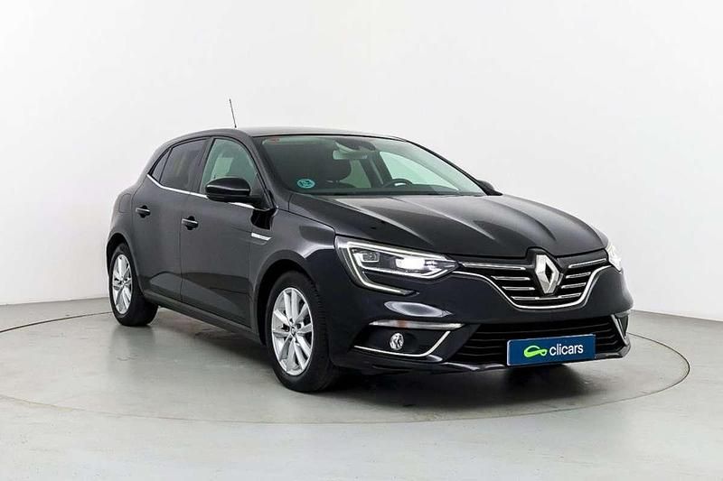 Usado Renault Mégane IV Zen 132 CV (97 kW) 2017 Negro Utilitario