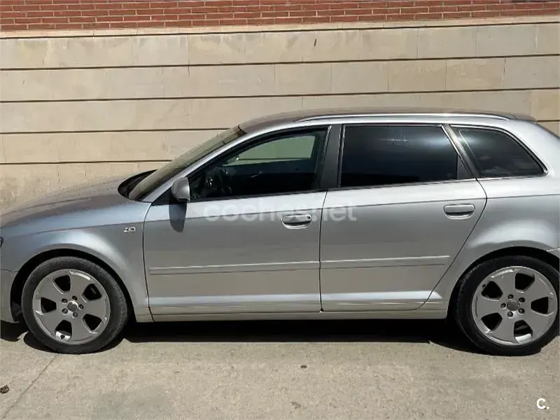 Usado Audi A3 Ambition 105 CV (77 kW) 2006 Gris / plata Utilitario