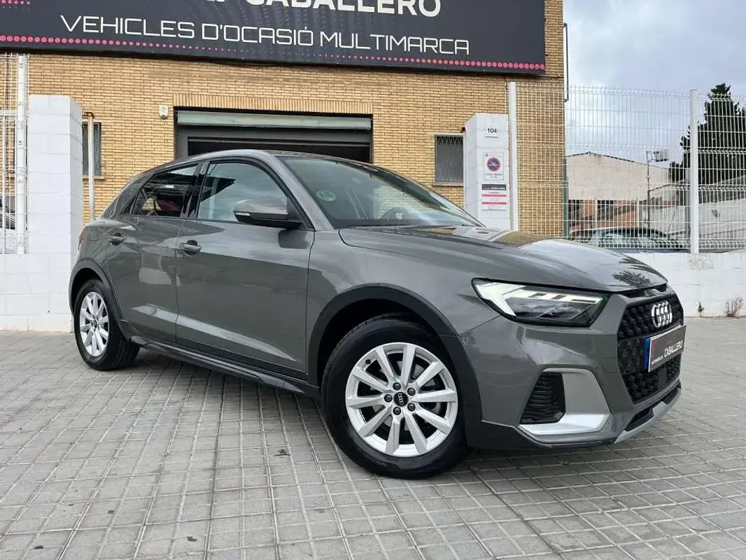 Usado Audi A1 Sportback 110 CV (80 kW) 2022 Gris Utilitario