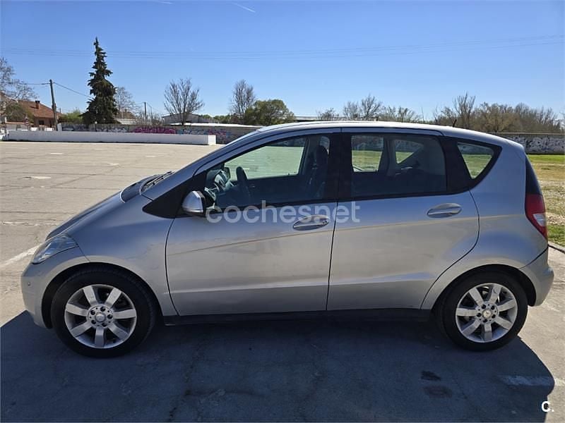 Usado Mercedes A180 Style 109 CV (80 kW) 2012 Gris / plata Berlina