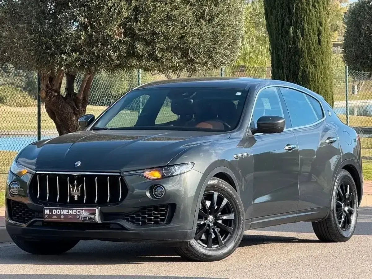 Usado Maserati Levante GranLusso 275 CV (202 kW) 2017 Gris SUV