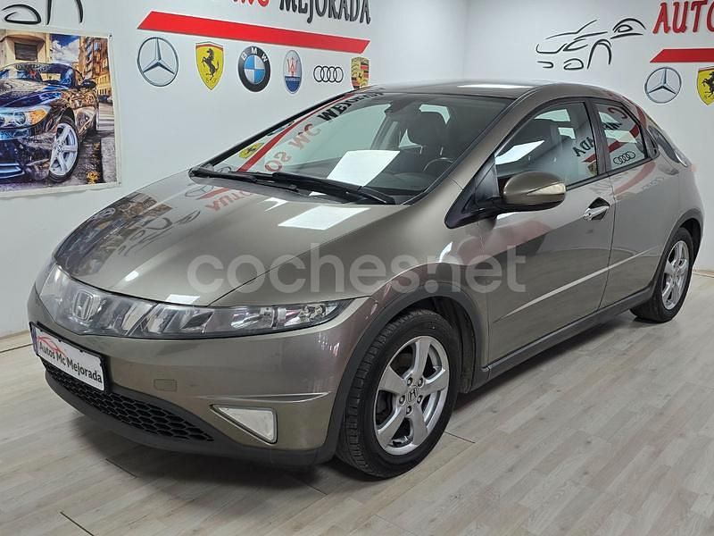 Beige Usado 2007 Honda Civic Comfort Berlina | 6900 € (Precio justo) - Imagen 1/4