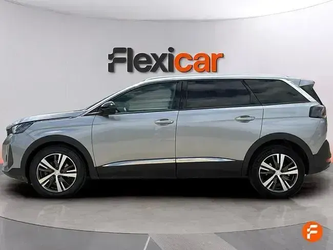 Usado Peugeot 5008 Allure 130 CV (95 kW) 2024 Gris SUV