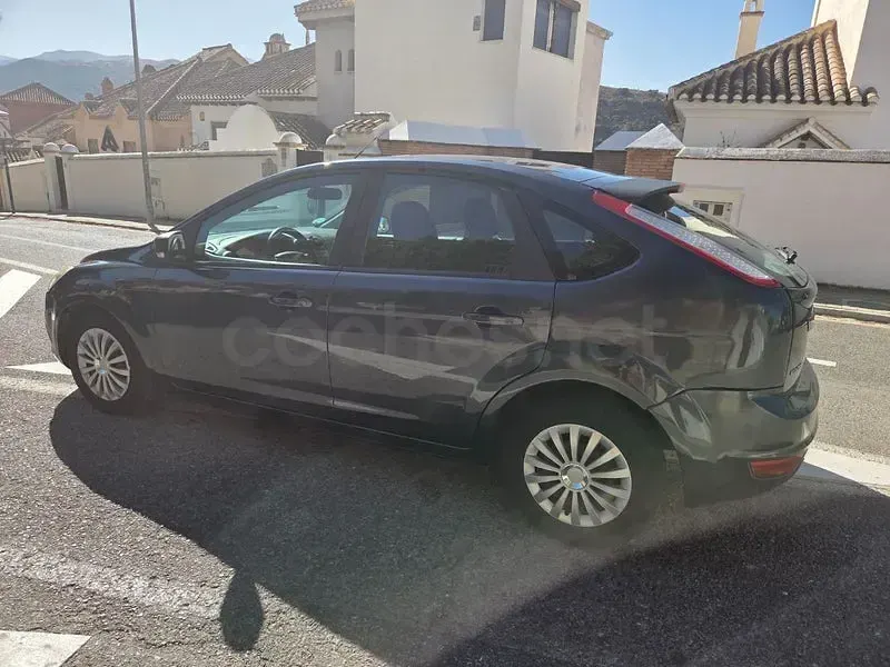 Usado Ford Focus Trend 100 CV (73 kW) 2011 Negro Berlina