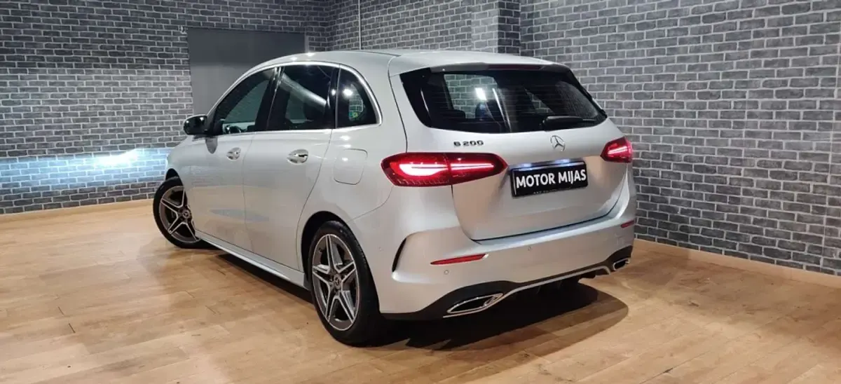 Usado Mercedes B200 163 CV (119 kW) 2023 Gris Utilitario