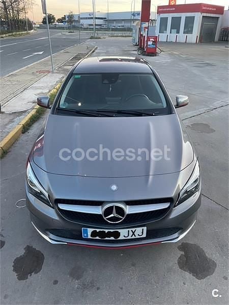 Usado Mercedes CLA220 Shooting Brake 177 CV (130 kW) 2017 Gris / plata Familiar