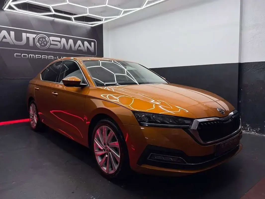 Usado Skoda Octavia Selection 116 CV (85 kW) 2024 Naranja Utilitario