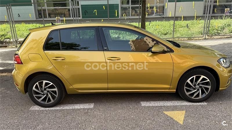 Usado VW Golf Sportsvan 115 CV (84 kW) 2017 Amarillo Monovolumen
