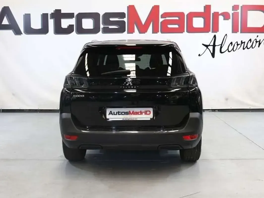 Begagnad Peugeot 5008 Allure 131 HK (96 kW) 2024 Grå Minibuss