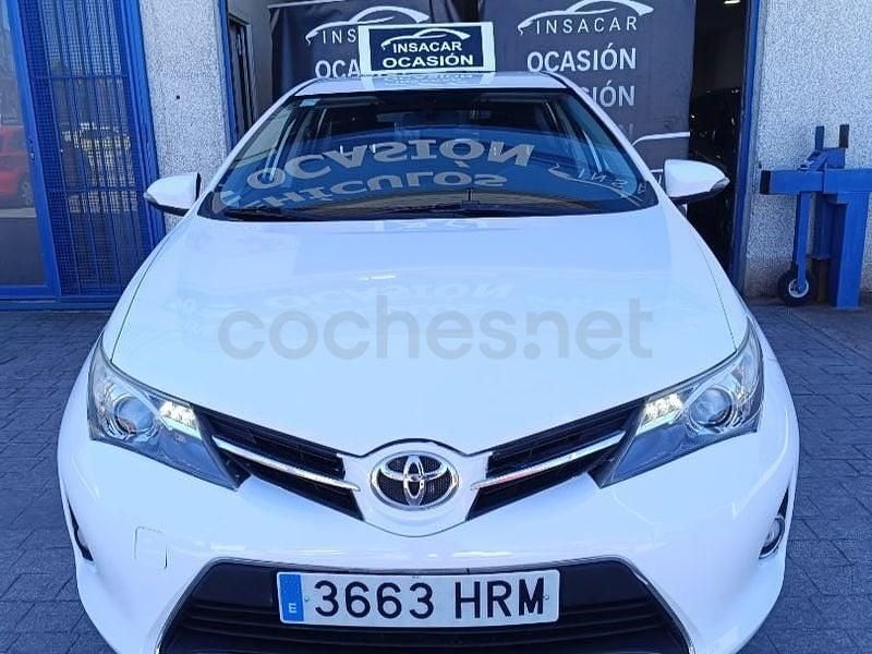 Usado Toyota Auris Active 132 CV (97 kW) 2013 Blanco Berlina