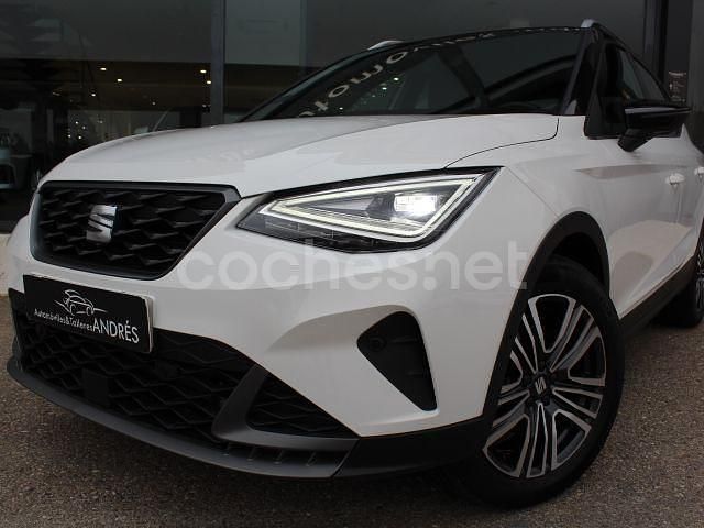 Usado Seat Arona FR 115 CV (84 kW) 2024 Blanco SUV