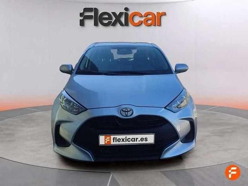 Usado Toyota Yaris Hybrid Business Edition 116 CV (85 kW) 2025 Gris Utilitario