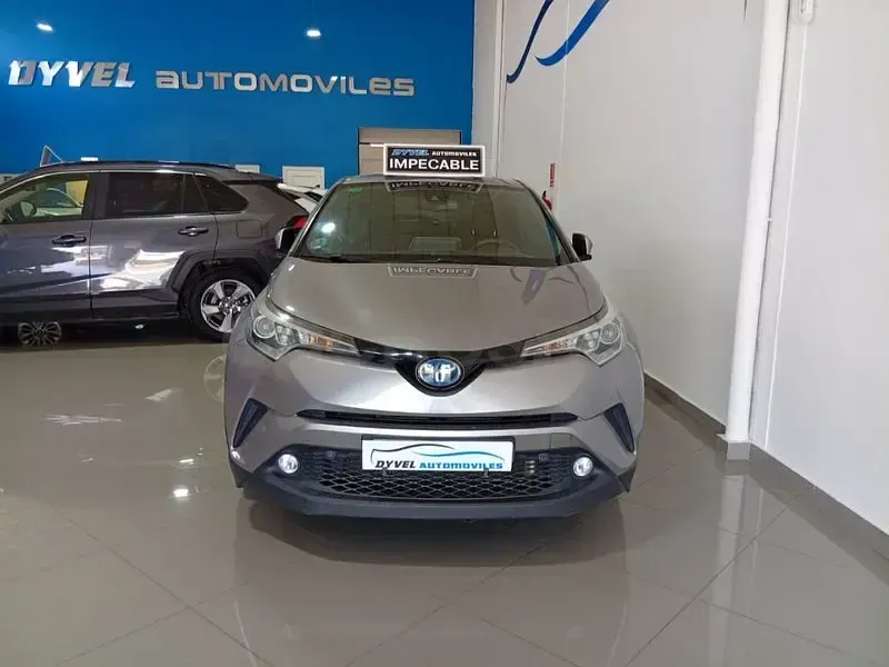 Usado Toyota C-HR Advance 122 CV (89 kW) 2020 Gris / plata SUV